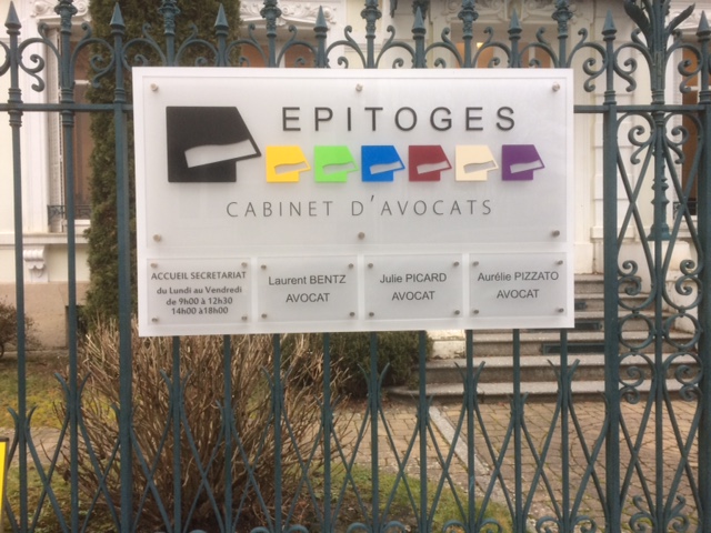 plaque professionnelle avocat - plexiglas - Epinal, Nancy et Metz